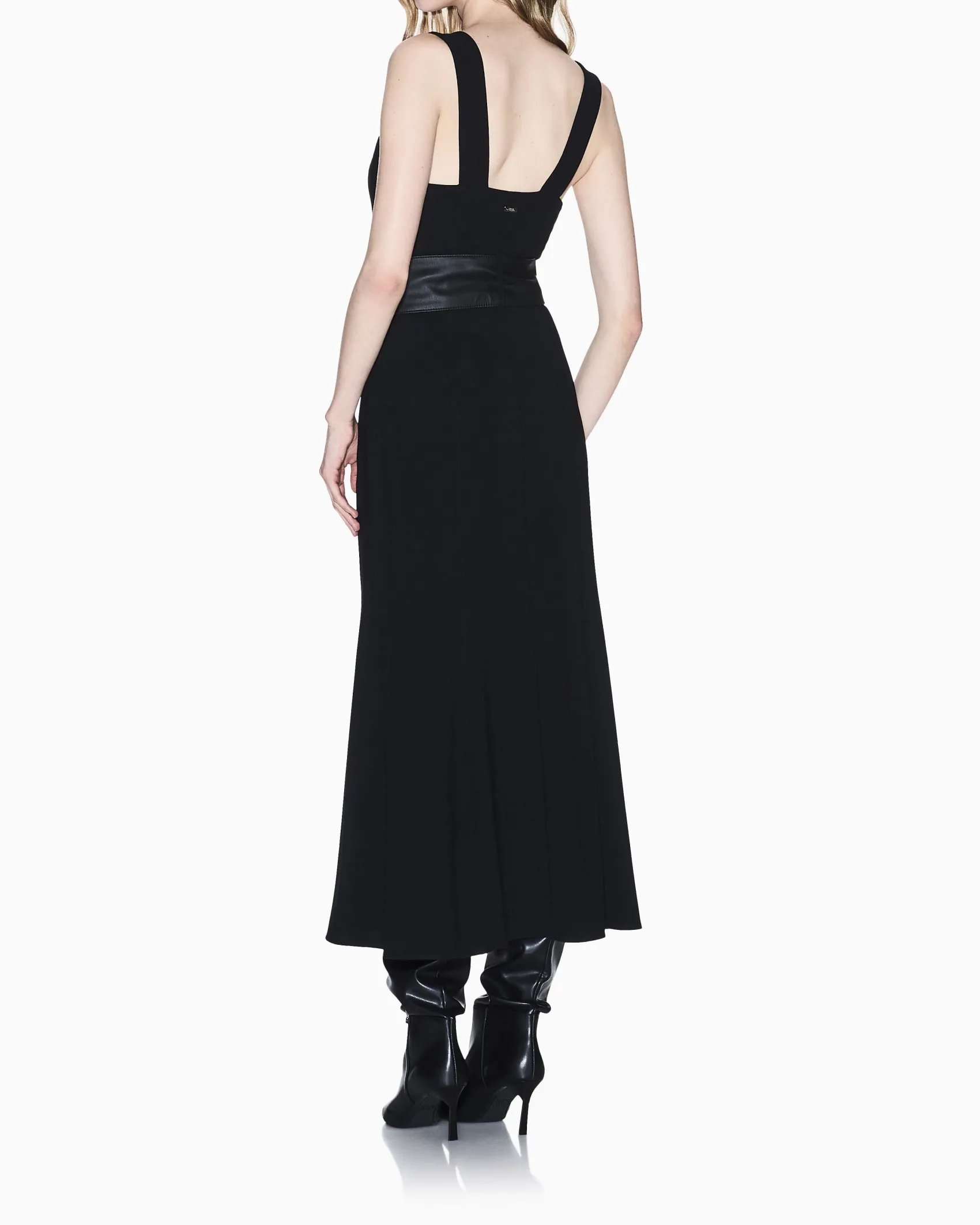 Abito Armani Exchange nero con cintura in similpelle e dettaglio elegante