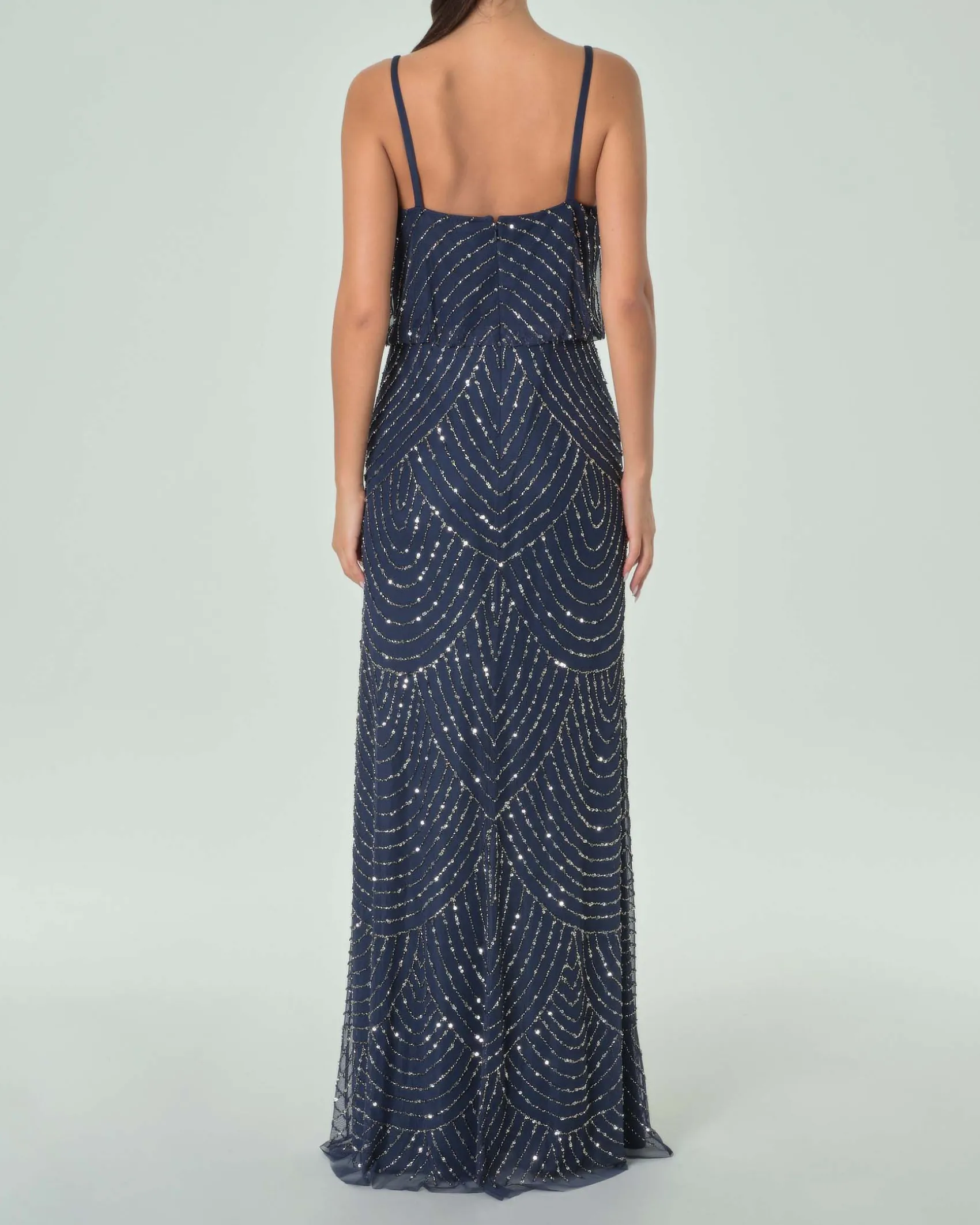 Abito lungo blu navy senza maniche con spalline sottili e taglio in vita rimborsato con ricami in perline tono su tono