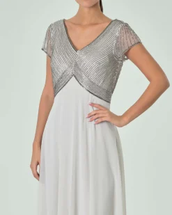 Abito lungo grigio perla stile impero in tulle con ricami in perline silver sul busto