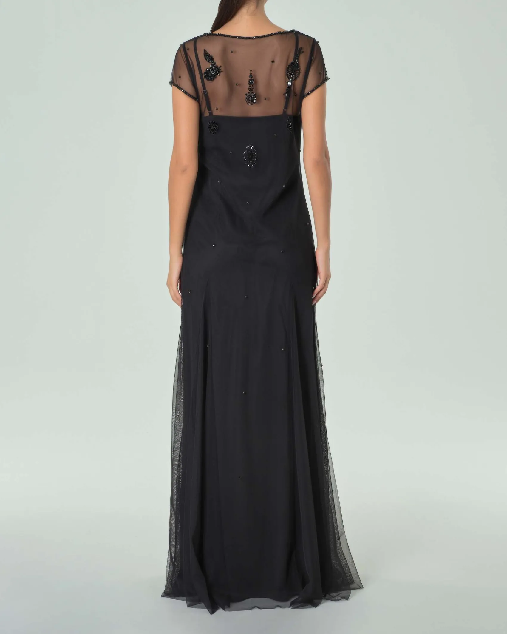 Abito lungo in tulle con ricami in perline tono su tono e sottoveste con spalline sottili