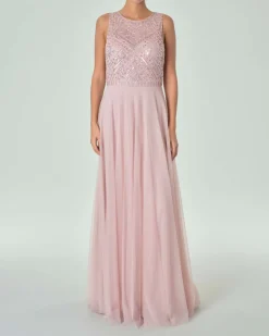 Abito lungo rosa in tulle con ricami in perline tono su tono sul corpetto smanicato
