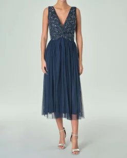 Abito midi blu navy in tulle con corpetto smanice ricamato in paillettes con dettaglio a nodo in vita