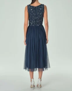 Abito midi blu navy in tulle con corpetto smanice ricamato in paillettes con dettaglio a nodo in vita