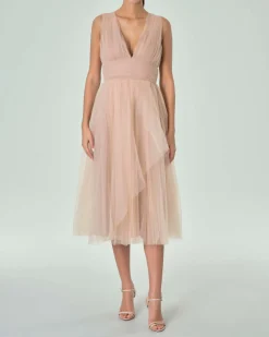 Abito midi rosa in tulle senza maniche con gonna ruota e scollo a V