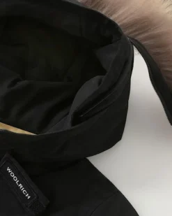 Arctic Parka HC Woolrich nero con cappuccio e pelliccia in procione removibili