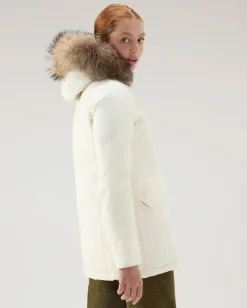 Arctic Parka slim fit color avorio imbottito in piuma naturale con bordatura in pelliccia