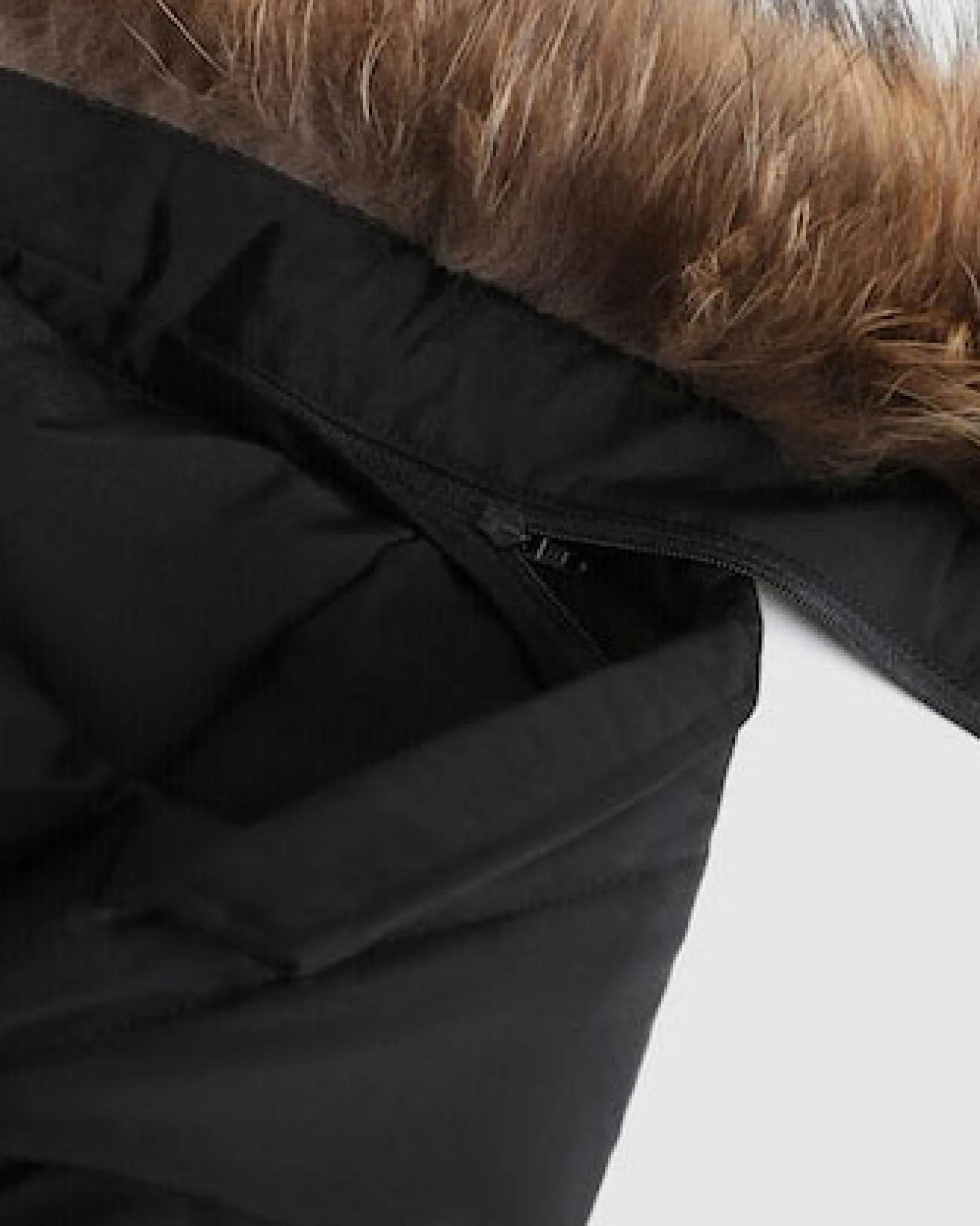 Arctic Parka Woolrich nero con pelliccia racoon staccabile