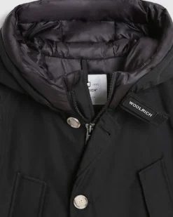 Arctic Parka Woolrich nero con cappuccio