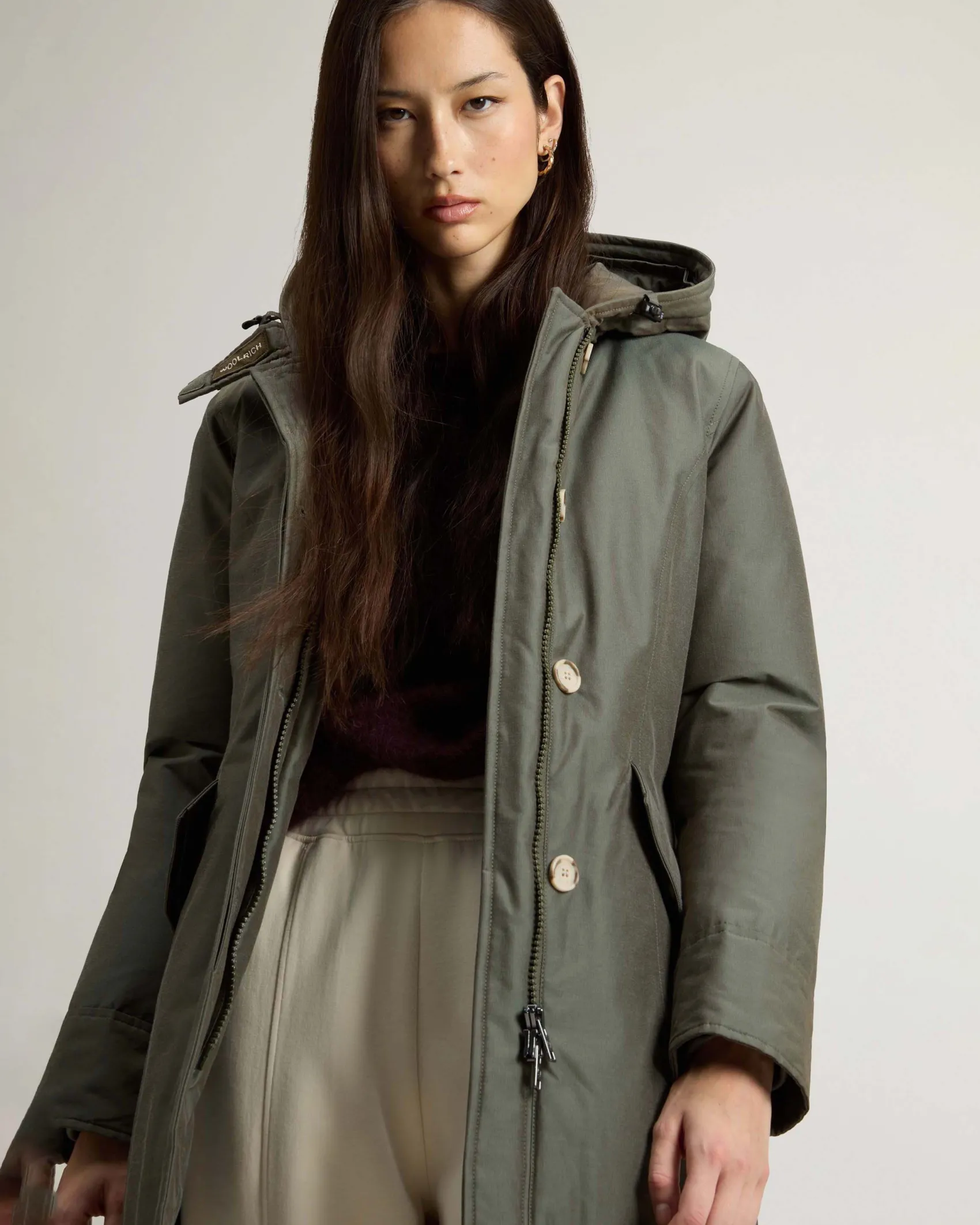 Arctic Parka Woolrich slim fit verde acqua imbottito in piuma naturale con bordatura in pelliccia