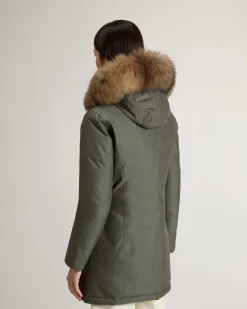 Arctic Parka Woolrich slim fit verde acqua imbottito in piuma naturale con bordatura in pelliccia