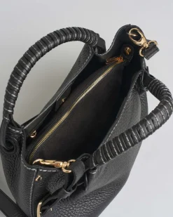 Bauletto nero Visonà in pelle martellata con manico intrecciato