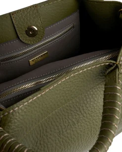Bauletto verde muschio Visonà in pelle martellata con manico intrecciato
