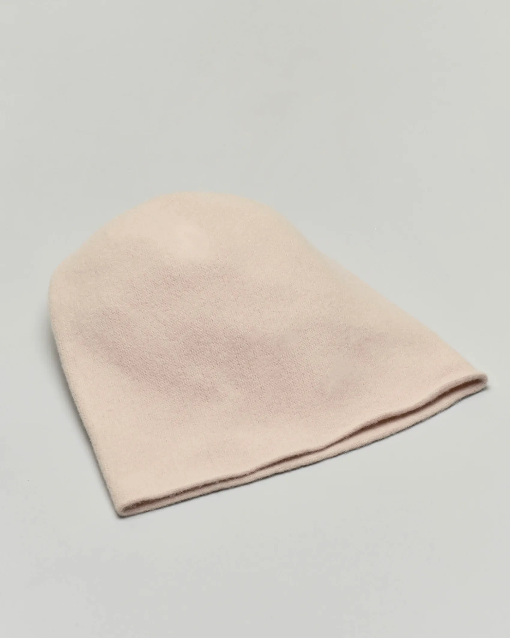 Beanie color gesso in pura lana