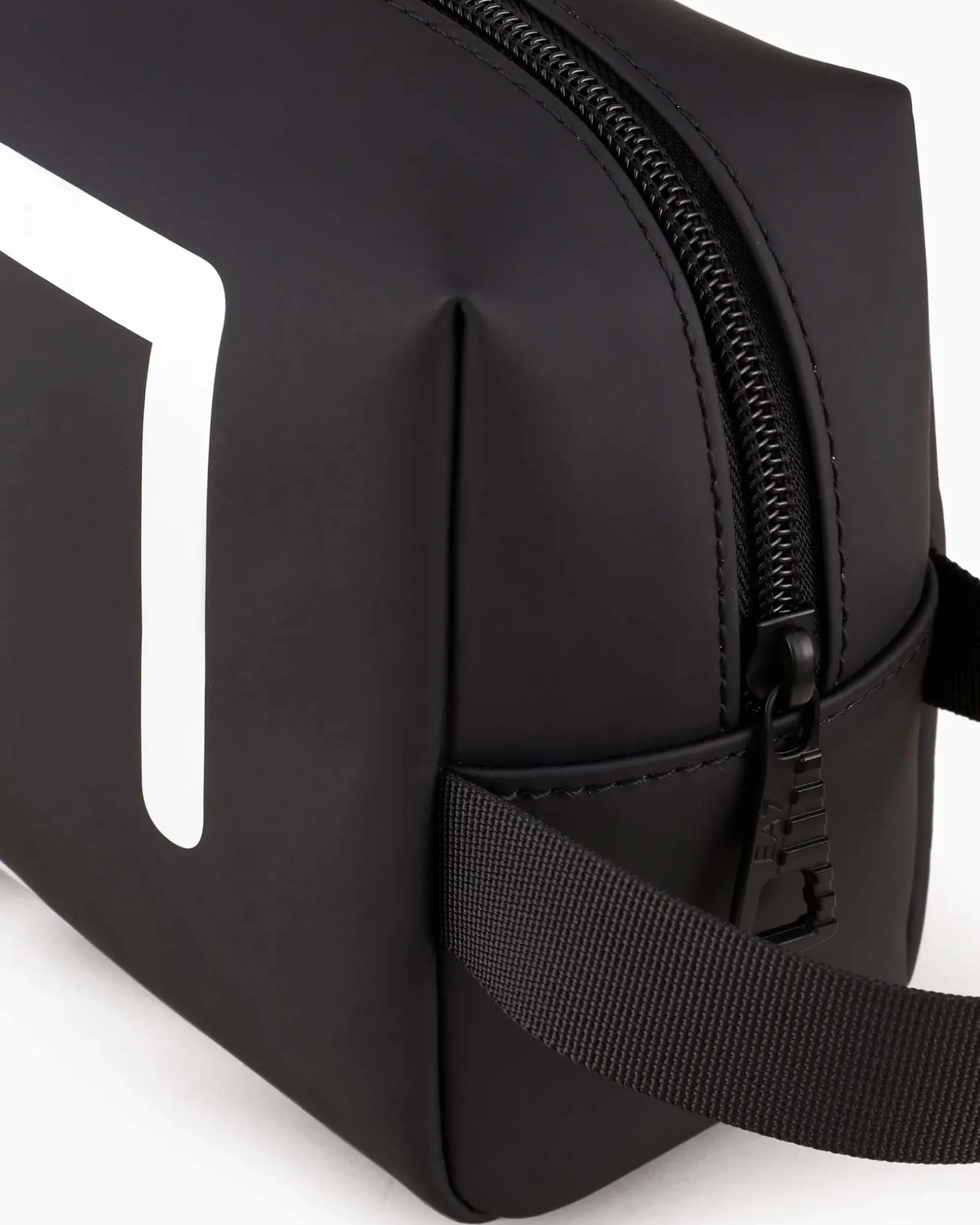Beauty case EA7 nero con finish gommato e maxi logo
