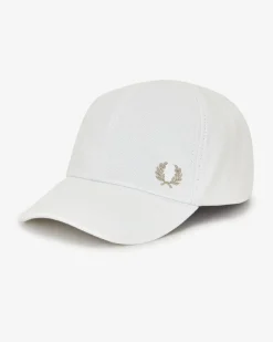 Berretto baseball Fred Perry bianco in piquè di puro cotone con corona d'alloro beige