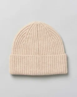 Berretto beige MC2 Saint Barth in lana a coste con scritta logo rosa ricamata sul risvolto