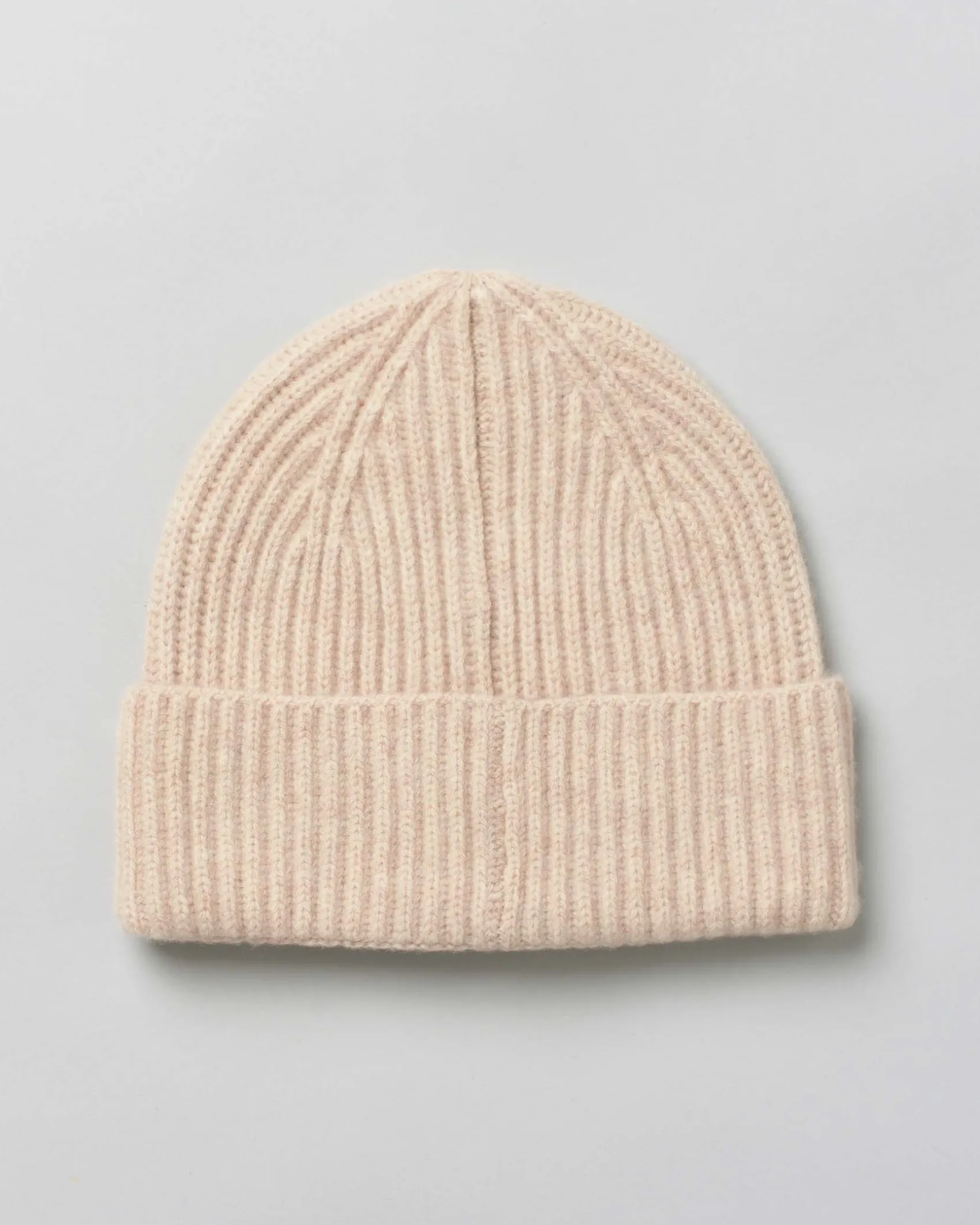 Berretto beige MC2 Saint Barth in lana a coste con scritta logo rosa ricamata sul risvolto