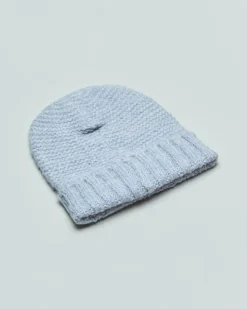Berretto blu denim in misto lana e viscosa bouclè con risvolto a coste