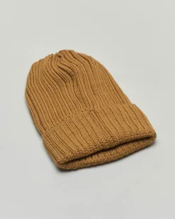 Berretto Colmar Originals cammello in lana a coste inglesi con logo bollo applicato
