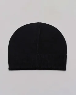 Berretto EA7 nero in maglia a costine con risvolto e maxi logo jacquard bianco sul davanti