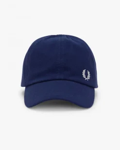 Berretto Fred Perry blu in piquè di cotone con frontino e logo corona d'alloro ricamato