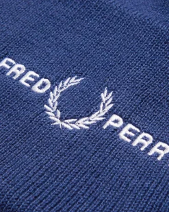Berretto Fred Perry blu royal in misto lana e cotone con risvolto e logo ricamato