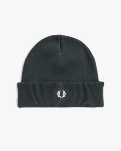 Berretto Fred Perry verde scuro in misto lana e cotone con risvolto e corona d'alloro ricamata