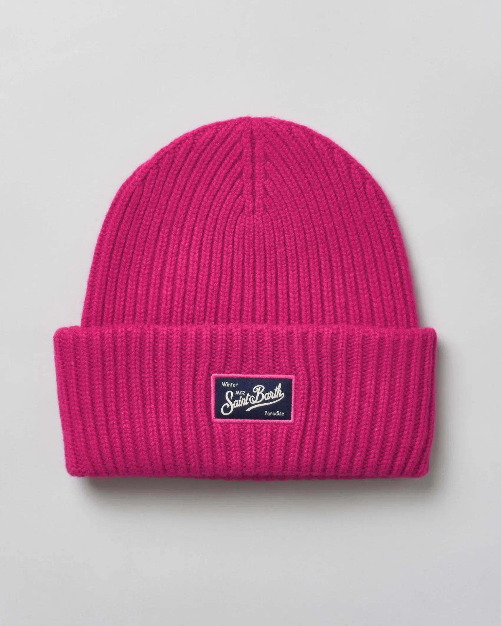 Berretto fucsia MC2 Saint Barth in lana e cashmere a coste con patch logo cucito sul risvolto