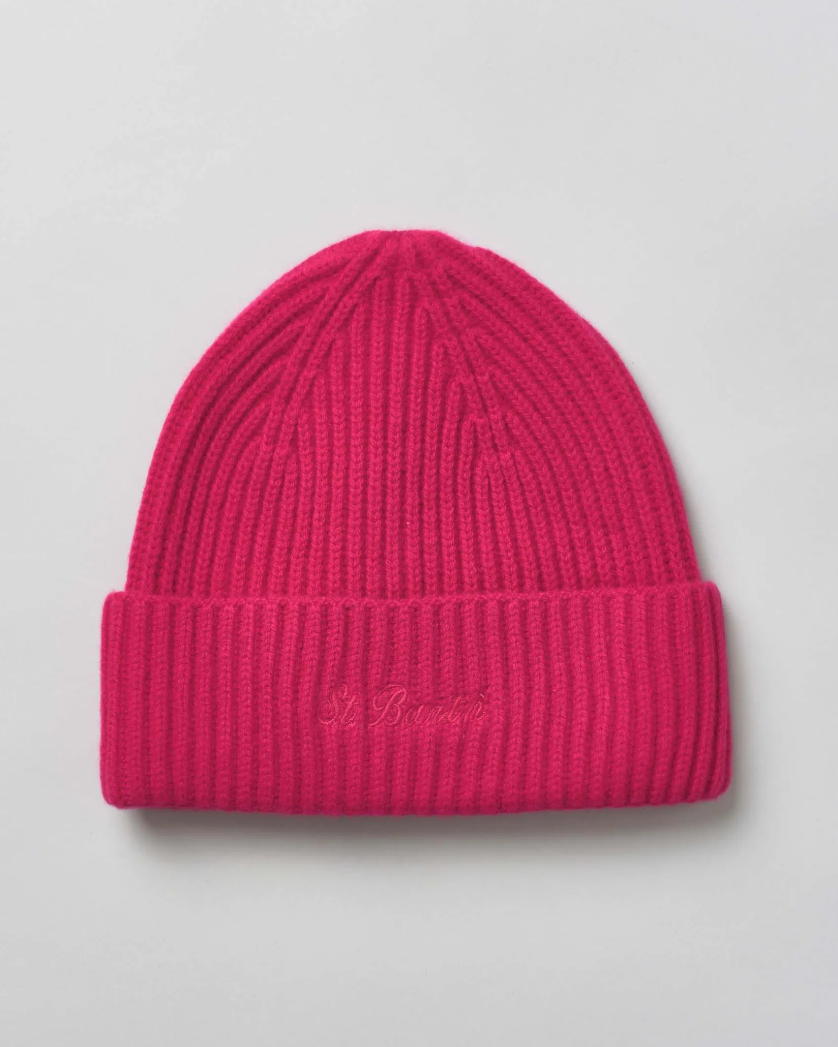 Berretto fucsia MC2 Saint Barth in lana a coste con scritta logo rosa ricamata sul risvolto