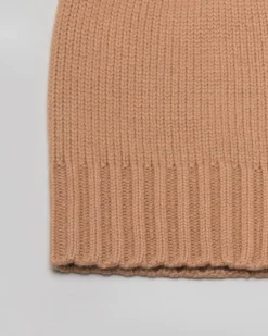Berretto in cashmere color cammello con bordatura lavorata a coste