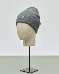 Berretto Levi's grigio con risvolto e logo batwing bianco ricamato