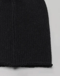 Berretto nero in cashmere lavorato a costa inglese