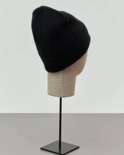 Berretto nero in puro cashmere lavorato a coste con risvolto
