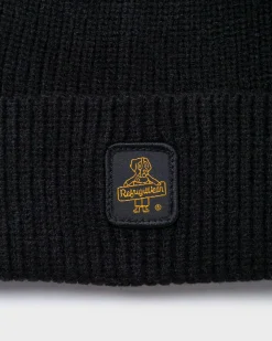 Berretto Refrigiwear nero lavorato a costine con risvolto e patch porta logo