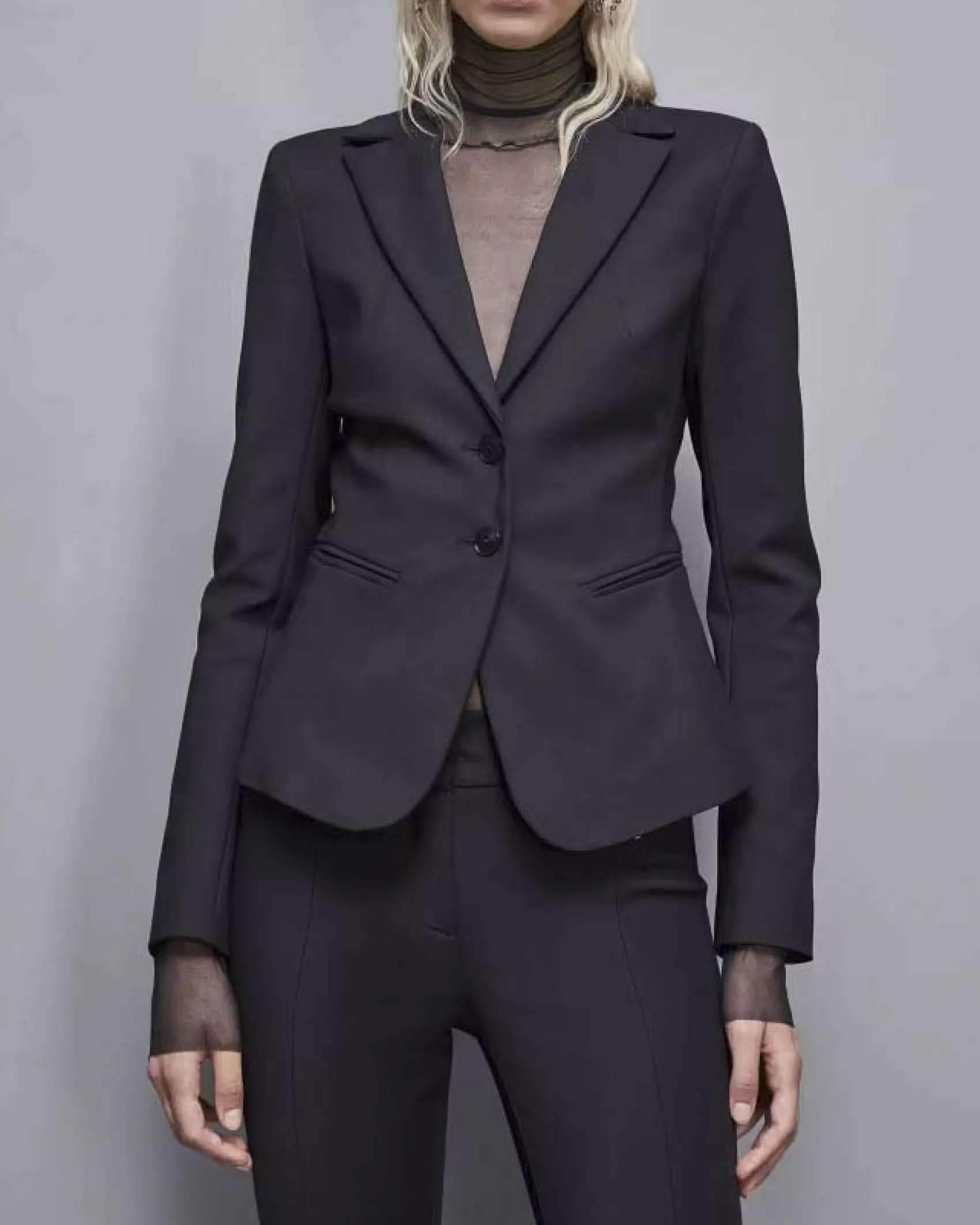 Blazer a due bottoni nero Patrizia Pepe in tessuto tecnico bielastico misto cotone
