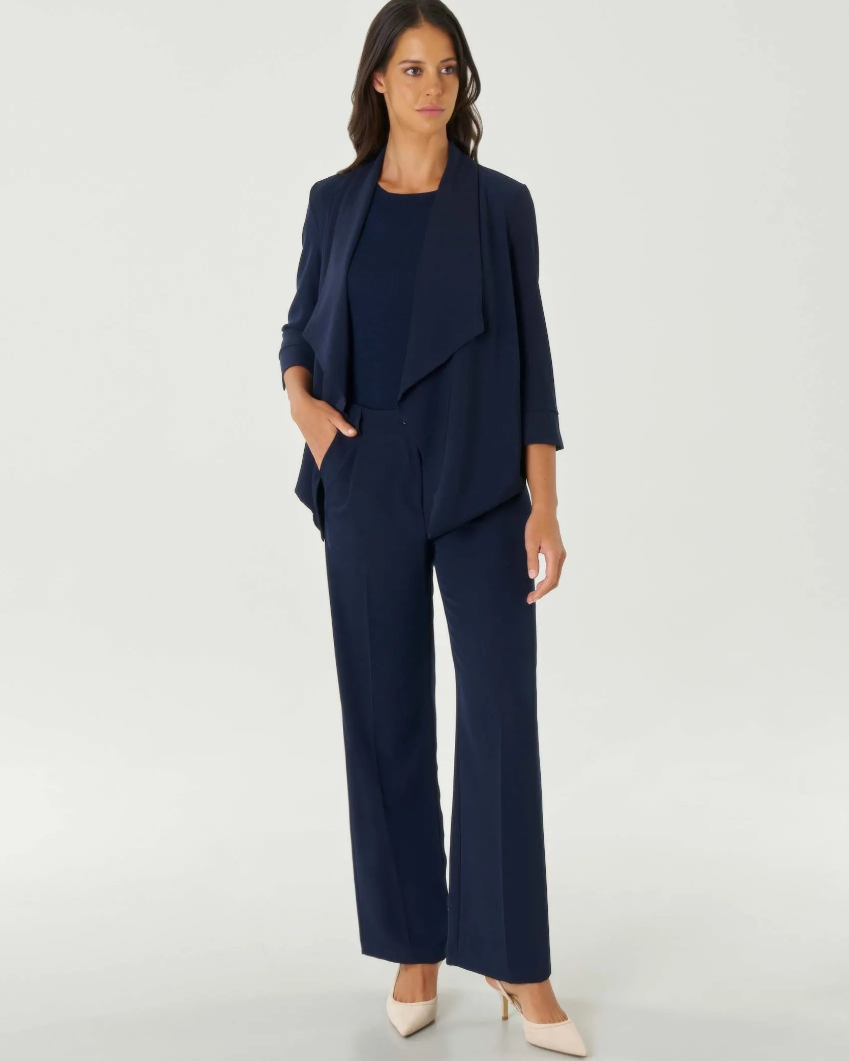 Blazer blu in crêpe con scollo sciallato e maniche tre quarti