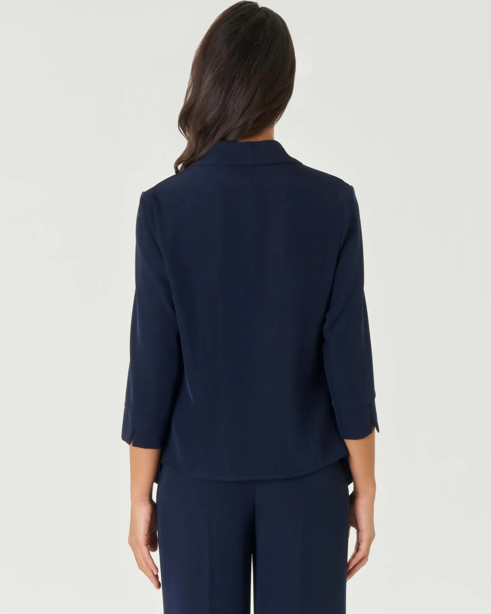 Blazer blu in crêpe con scollo sciallato e maniche tre quarti