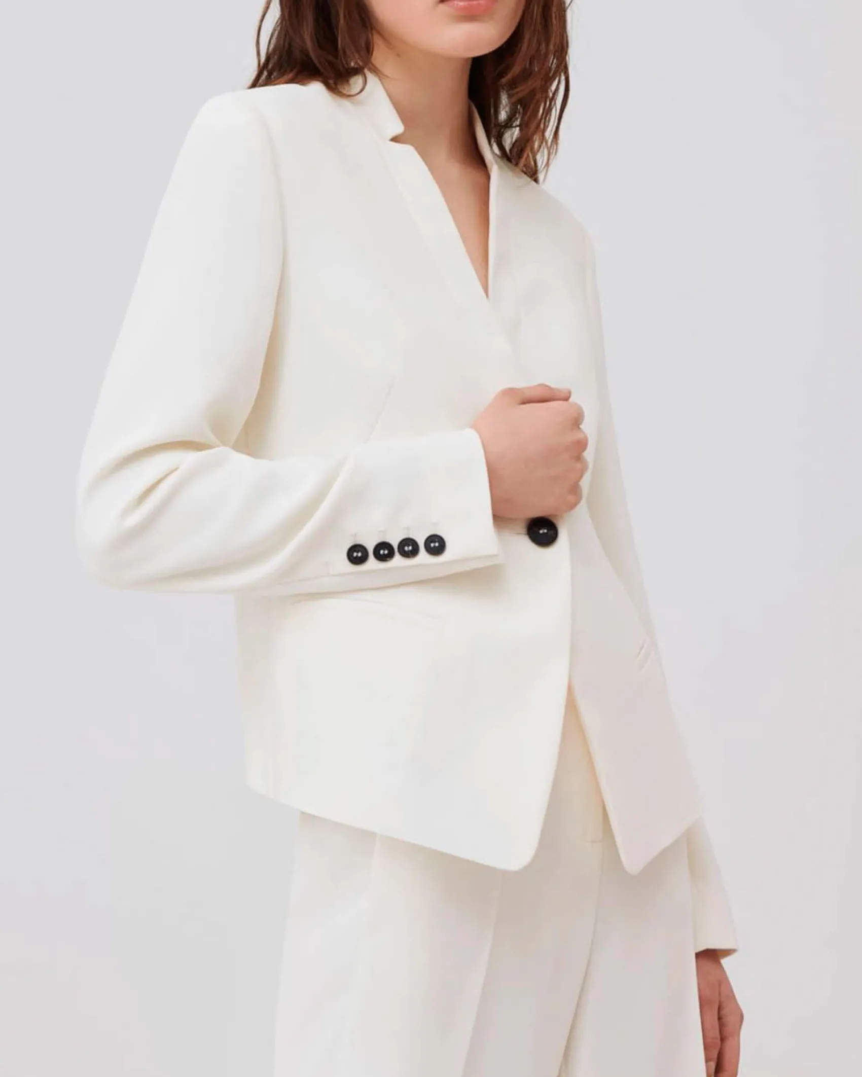 Blazer corto bianco in crêpe envers satin a un bottone