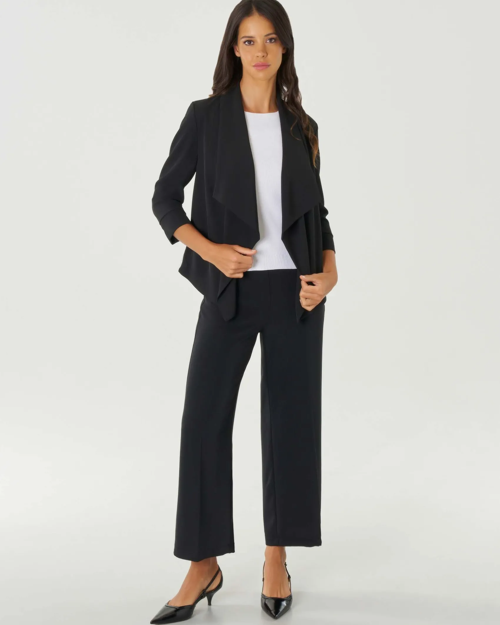 Blazer nero in crêpe con scollo sciallato e maniche tre quarti