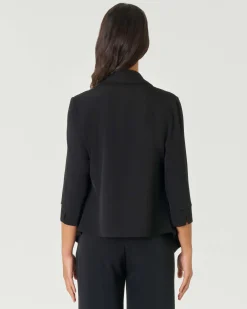Blazer nero in crêpe con scollo sciallato e maniche tre quarti