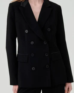 Blazer nero in crêpe envers satin doppiopetto con rever in raso