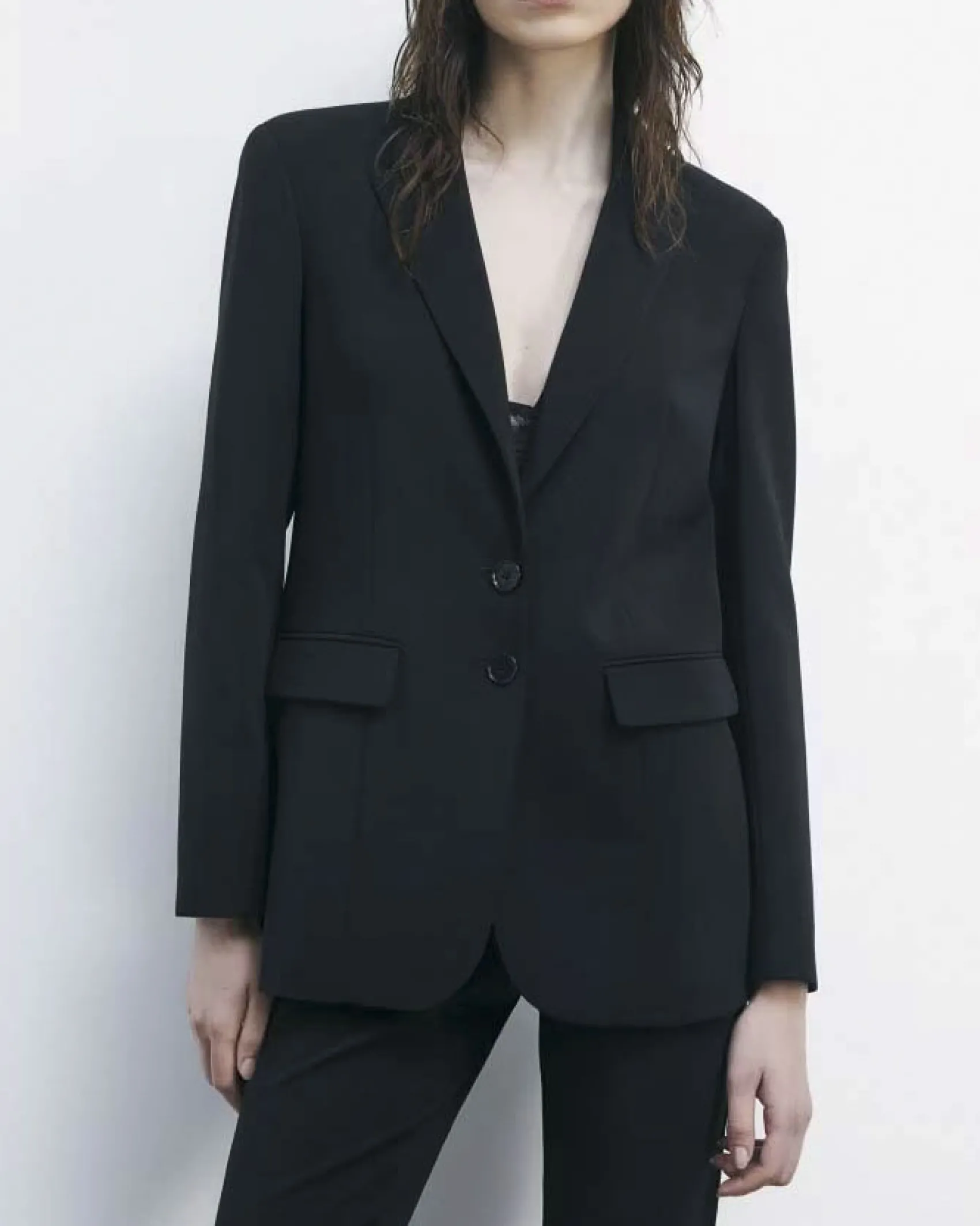 Blazer nero over Patrizia Pepe in crêpe stretch dal taglio sartoriale con scollo a rever