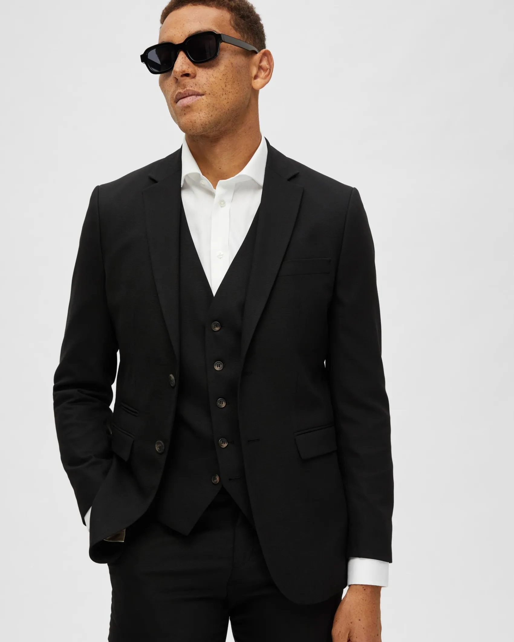 Blazer Selected Homme nero in tessuto armaturato di misto lana stretch con chiusura monopetto