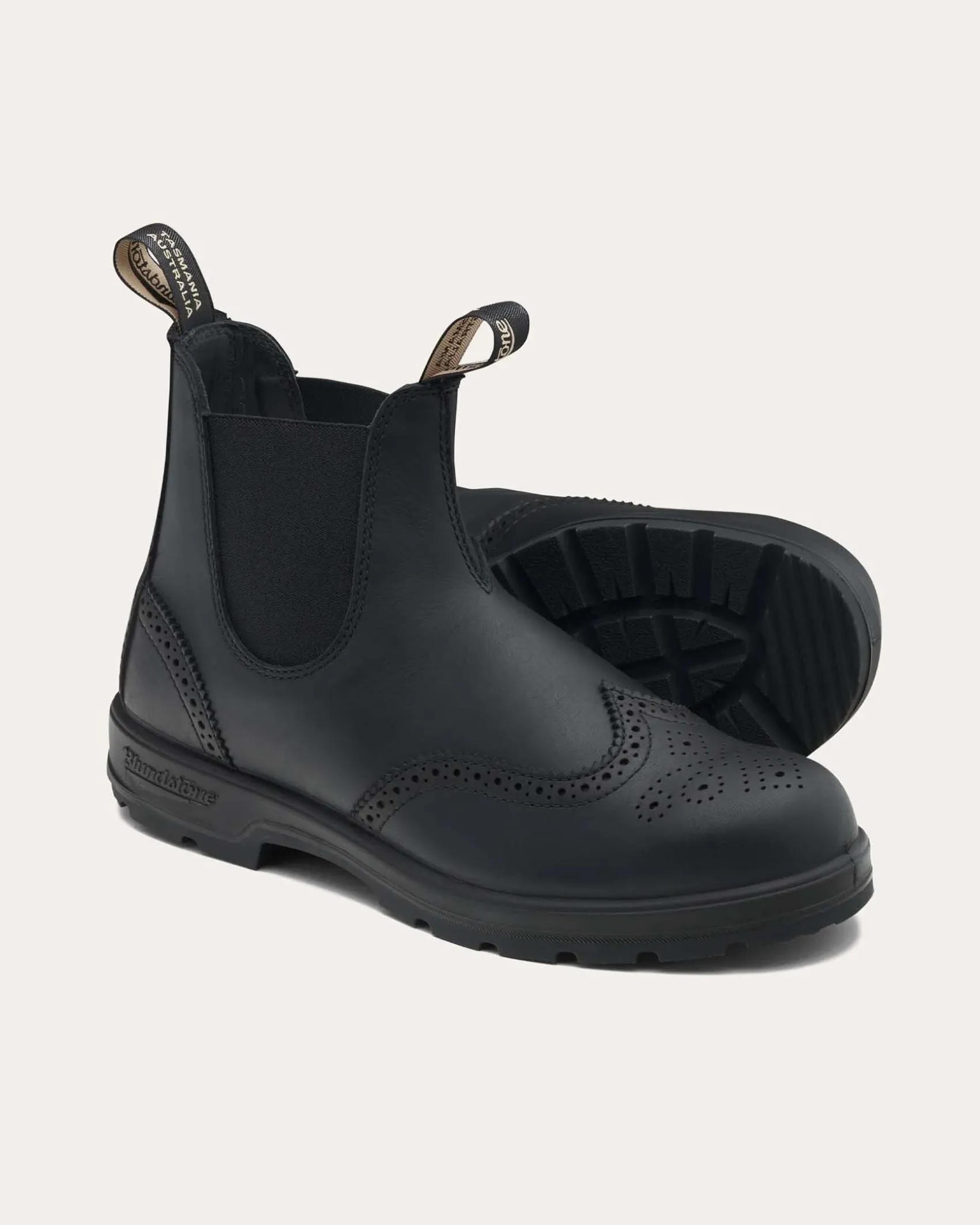 Blundstone nera 2443 in pelle liscia coda di rondine