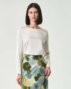 Blusa bianca Emme Marella in satin stretch con scollo ampio tondo