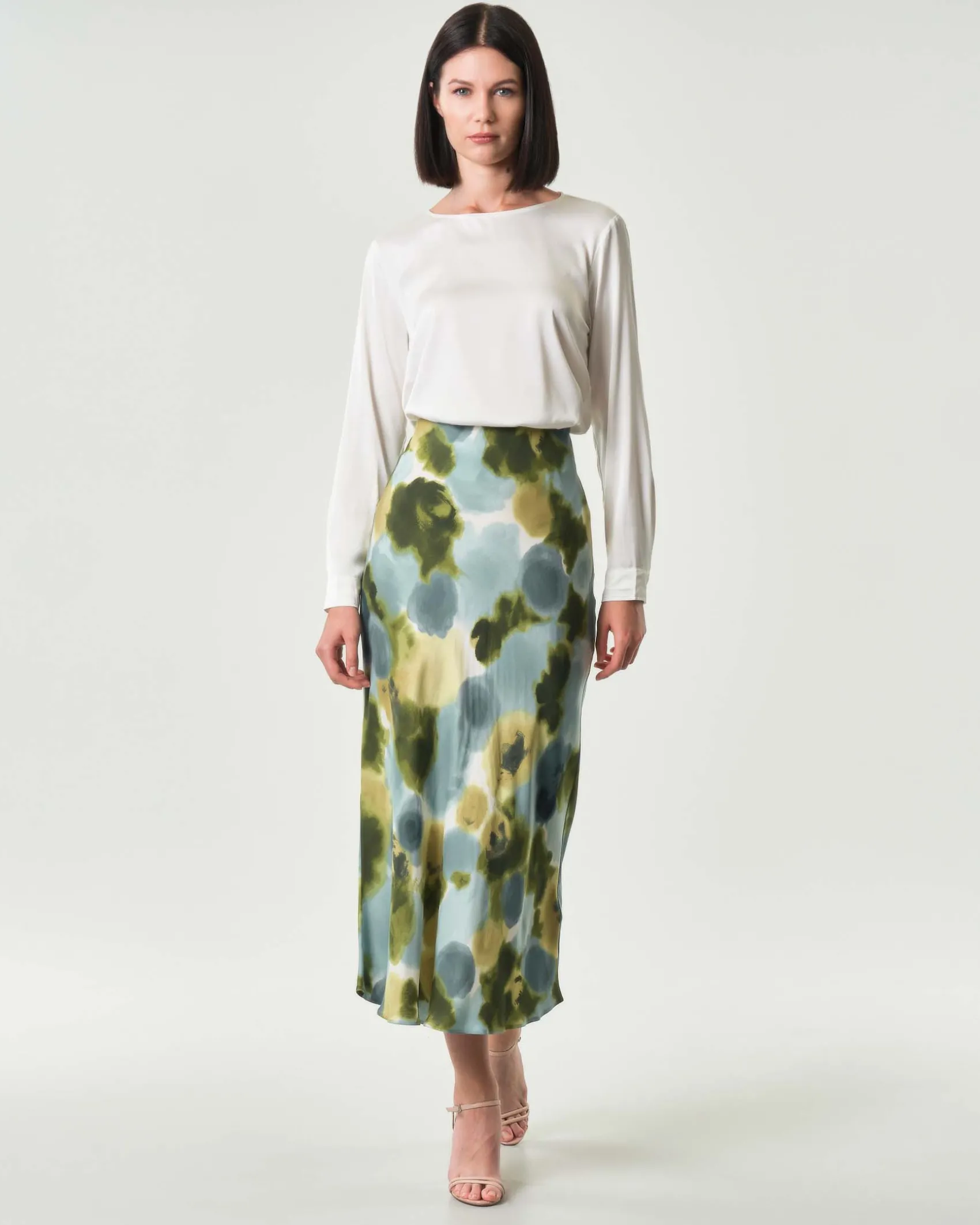 Blusa bianca Emme Marella in satin stretch con scollo ampio tondo