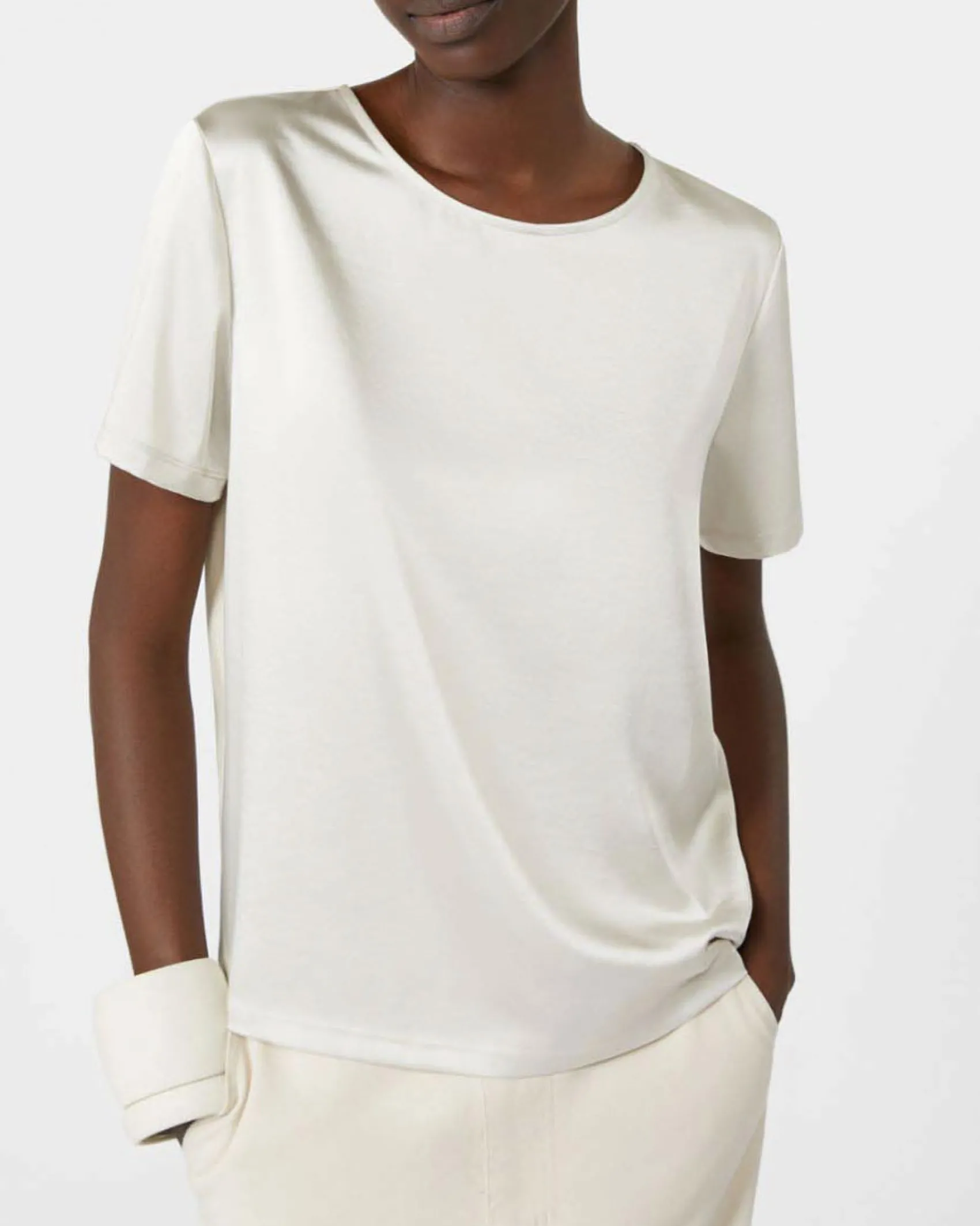 Blusa color avorio in raso con retro in misto viscosa Weekend Max Mara con maniche corte