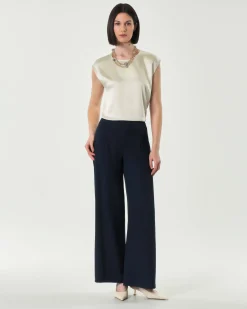 Blusa color avorio in tessuto effetto raso con maniche ad aletta