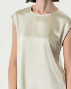 Blusa color avorio in tessuto effetto raso con maniche ad aletta