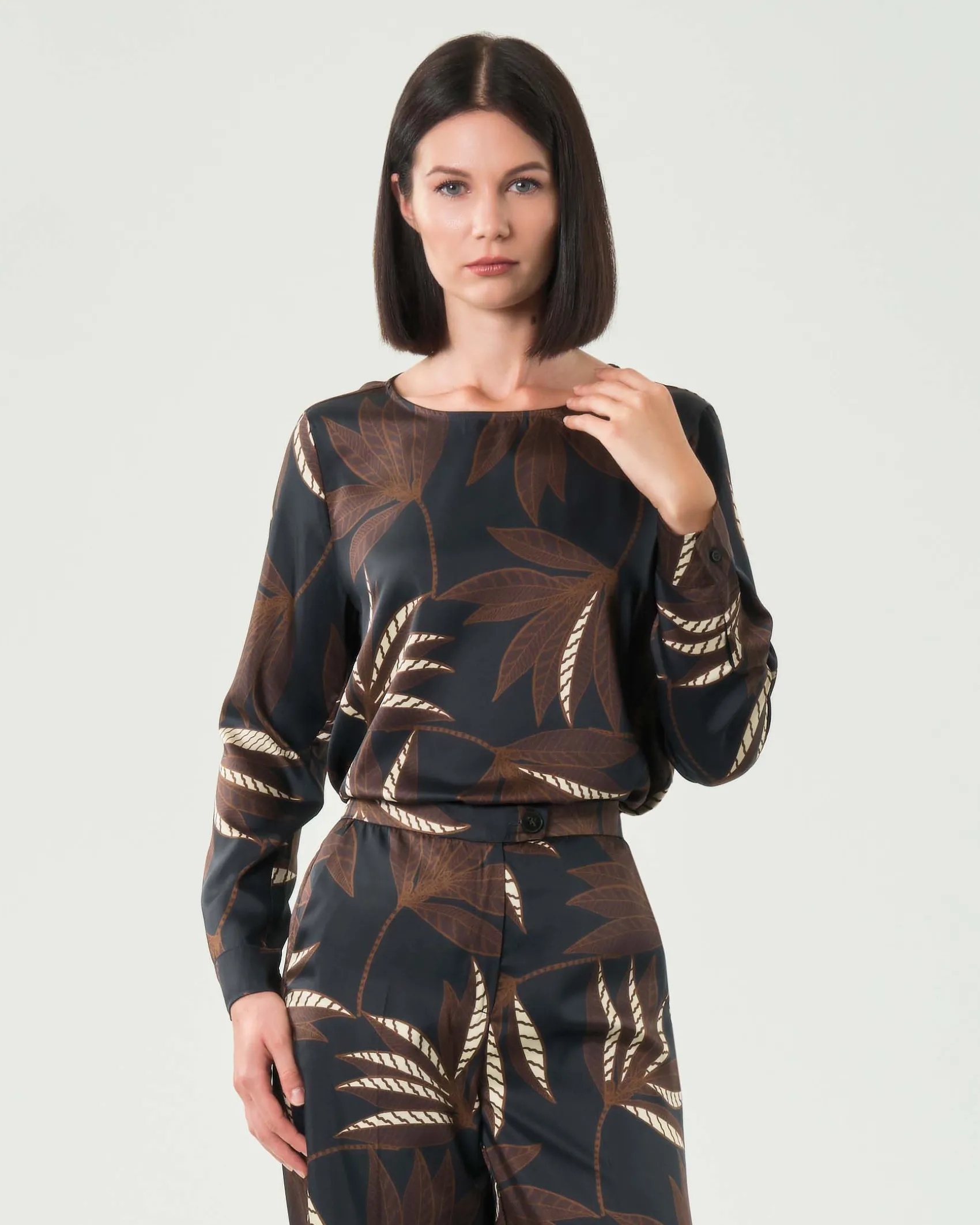 Blusa girocollo blu Emme Marella a fantasia ramage marrone in twill